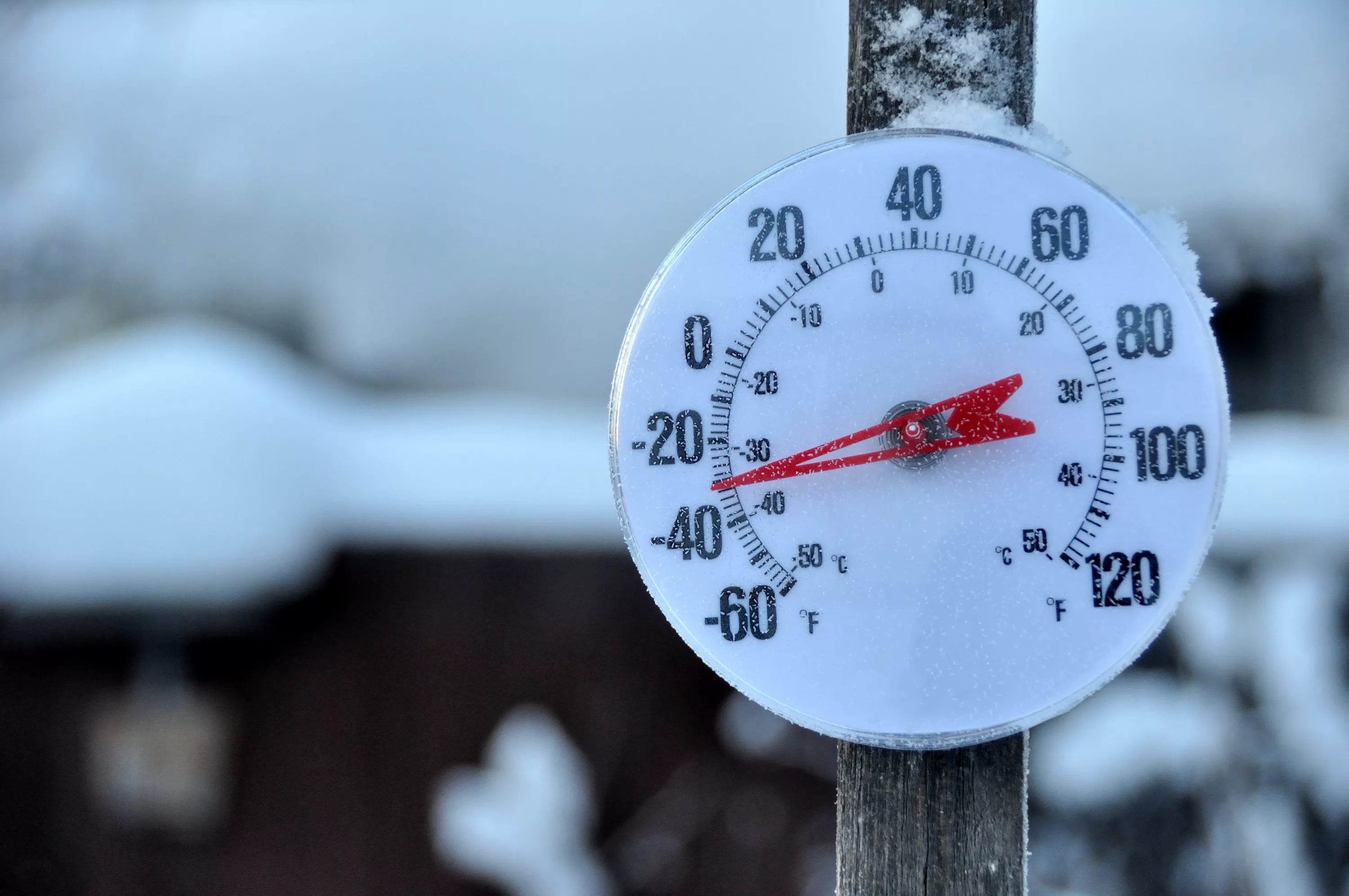 Ниже 25 градусов. Мороз градусник -30. Термометр -30 градусов зимой. Уличный термометр холод. Термометр уличный Мороз.